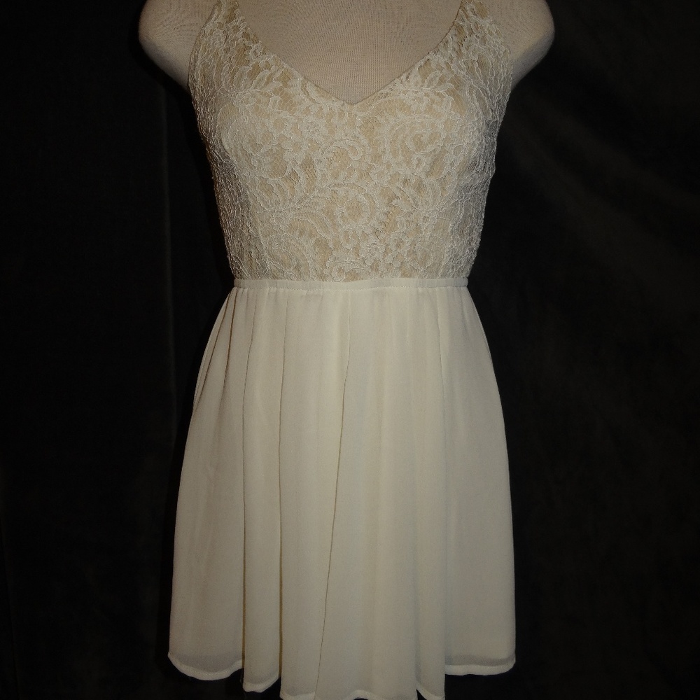 WINDSOR White Lace (Open-Back) Romper
